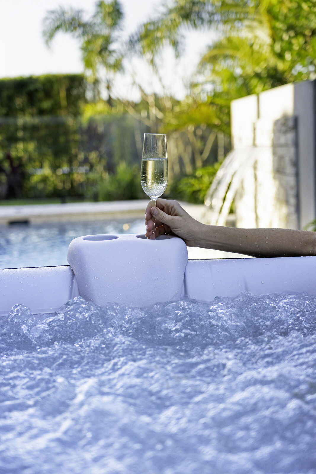 MSpa Whirlpool SOHO Premium 2026 - P-SH063 - Outdoor Indoor Pool aufblasbar XXL 6 Personen