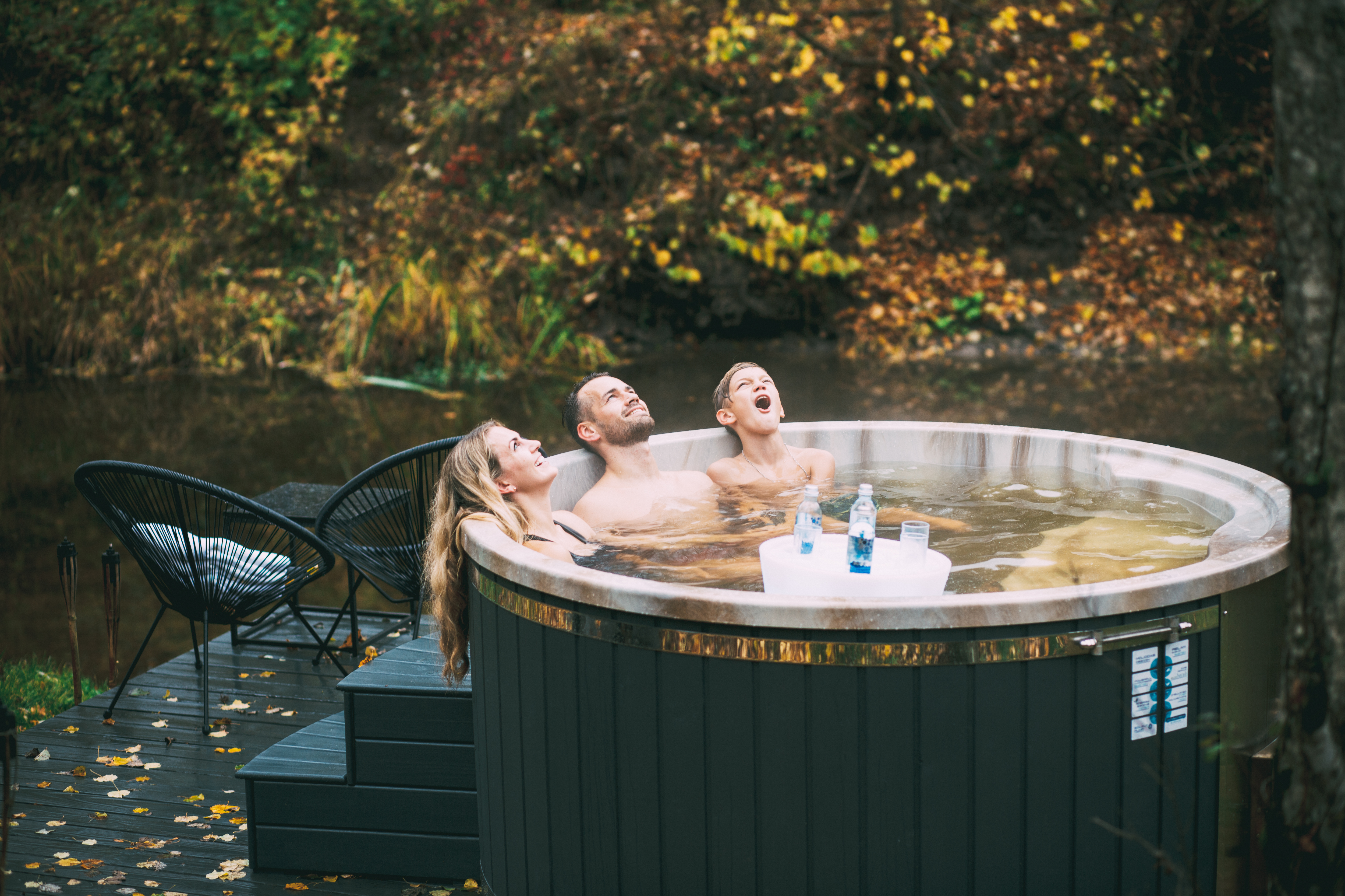 Hot Tub Whirlpool XXL mit Holzofen Minavida CRUISE Pool mit Ofen ökologisch Heizen inkl. LED, Hydromassagedüsen Massagefunktionen Thermoholz 4 Personen Hot Tub Whirlpool XXL mit Holzofen Minavida CRUISE Pool mit Ofen ökologisch Heizen inkl. LED, Hydromassagedüsen Massagefunktionen Thermoholz 4 Personen