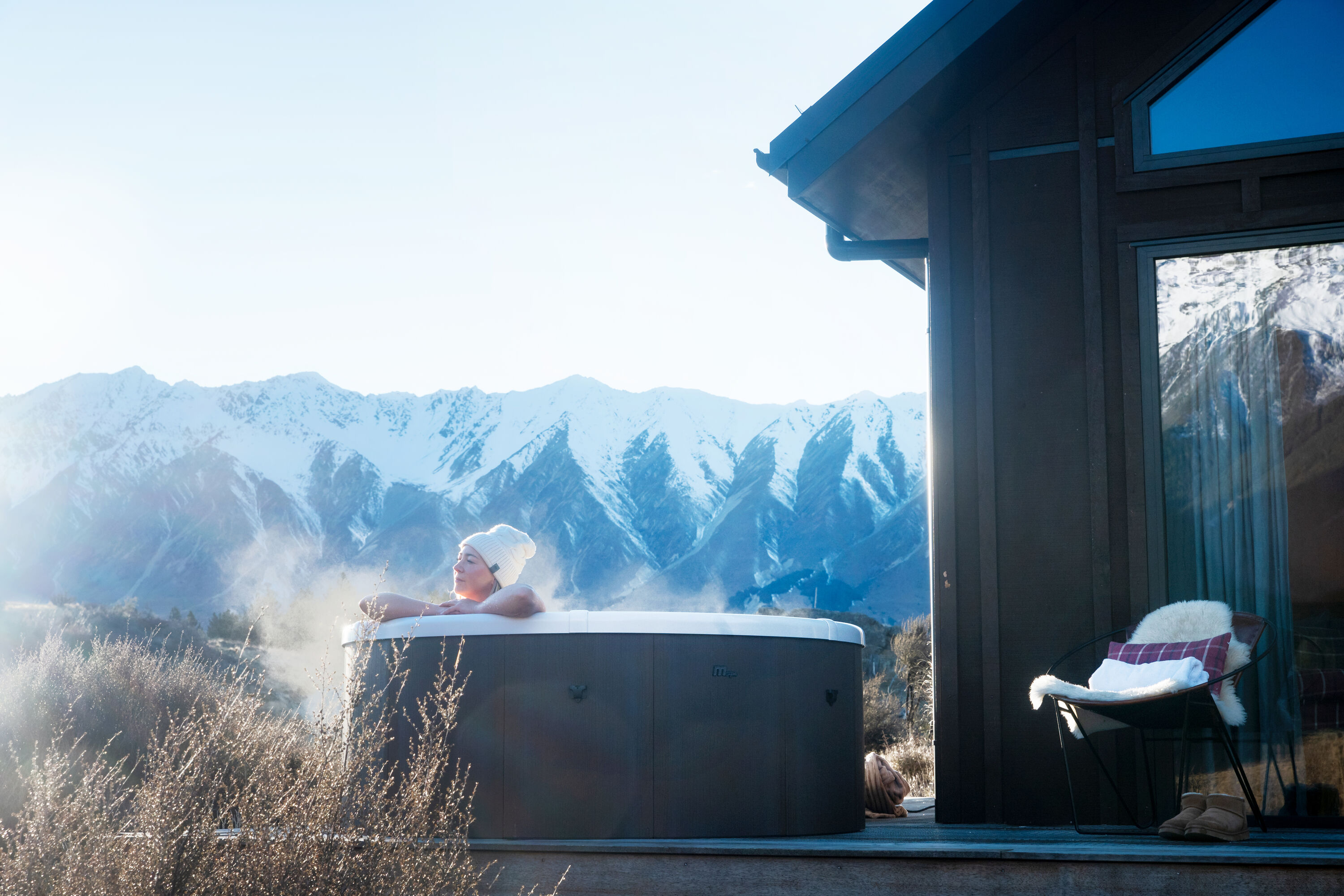 MSpa Whirlpool ROVA 2026 inkl. App, LED, 8 Hydromassagedüsen, 130 Luftdüsen