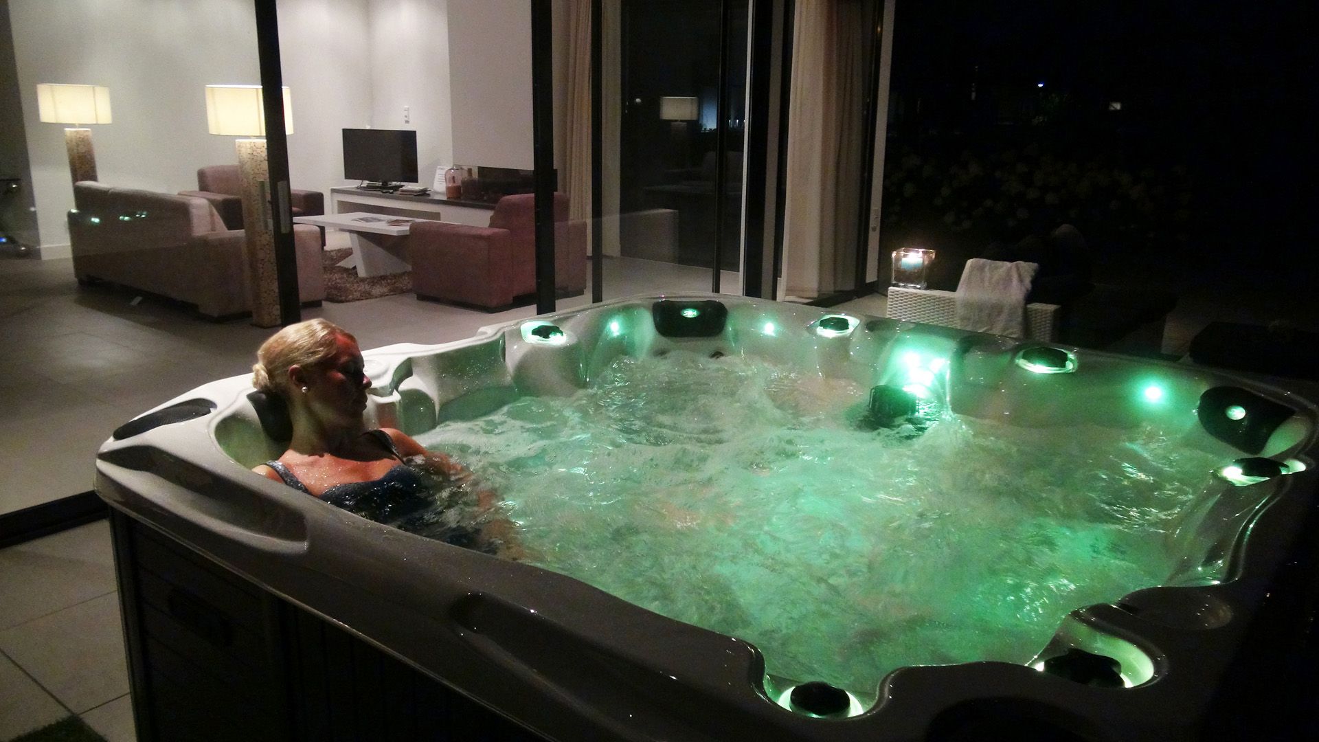 PassionSpa XXL Whirlpool Pleasure + WiFi | Indoor & Outdoor Pool