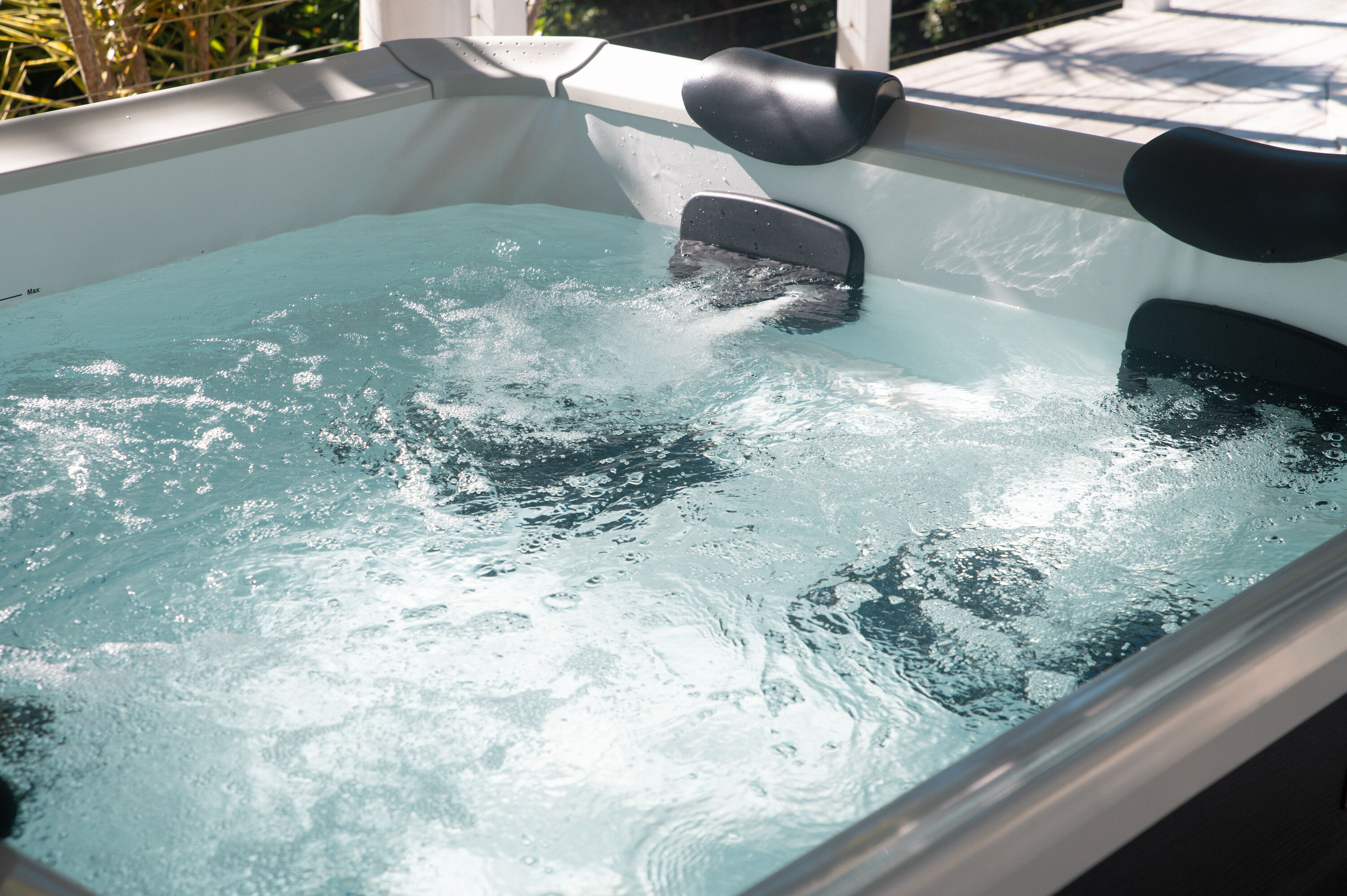 MSpa Whirlpool OSLO AERO PLUS 2026 XXL 180cm inkl. App, LED, 8 Hydromassagedüsen, 140 Luftdüsen