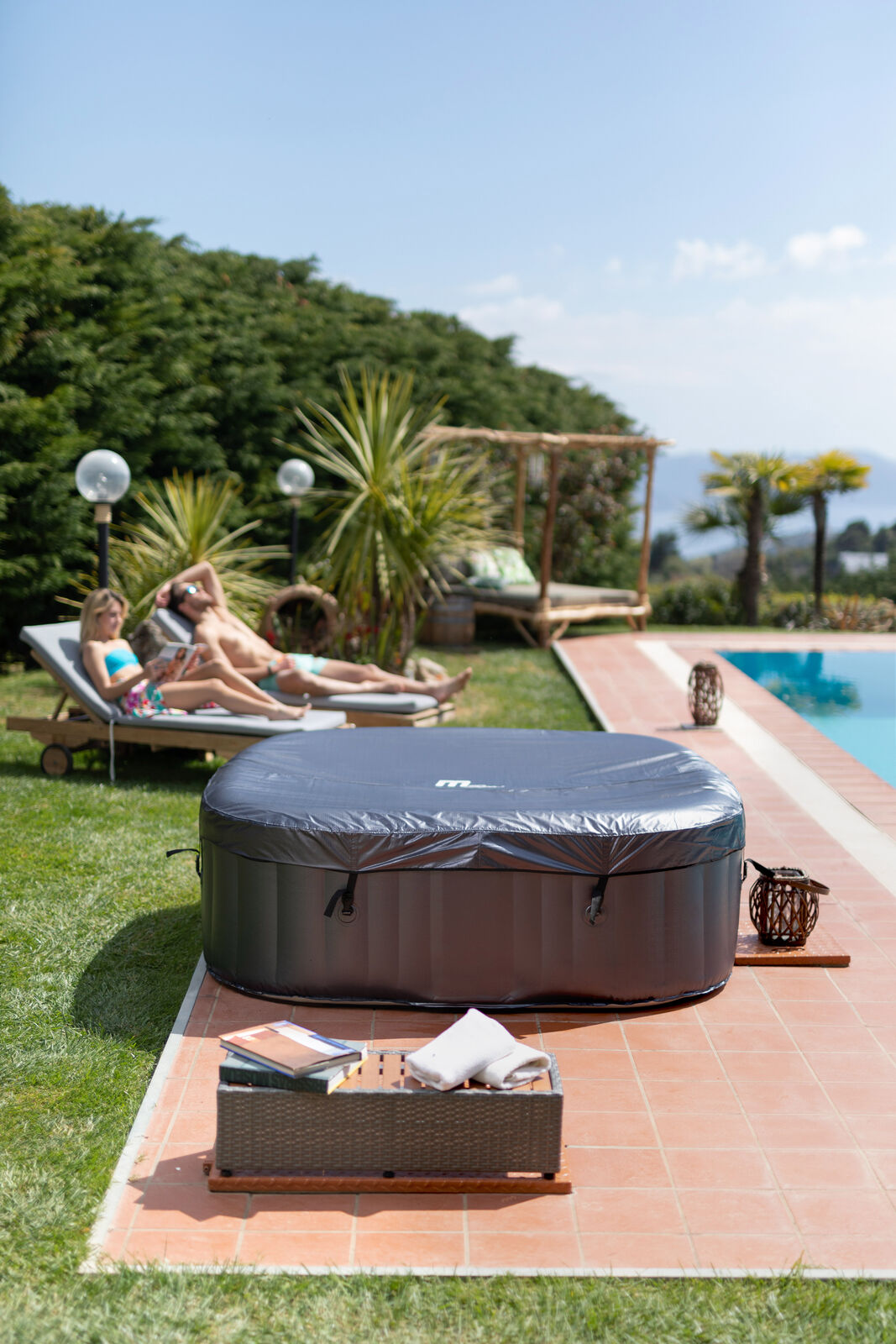 MSpa Whirlpool aufblasbar OTIUM Modell 2024 für 6 Personen XXL Outdoor Pool inkl. Hydrojets M-OT62W MSpa Whirlpool aufblasbar OTIUM Modell 2024 für 6 Personen XXL Outdoor Pool inkl. Hydrojets M-OT62W