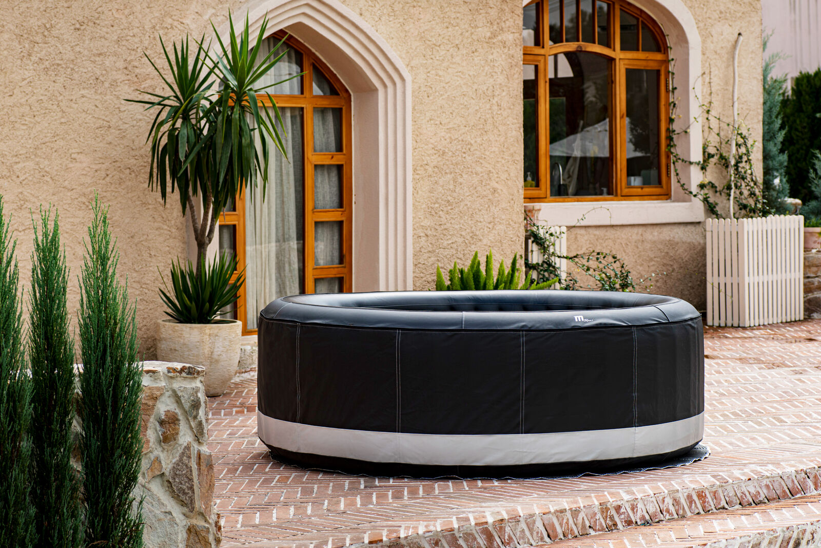 MSpa Whirlpool Premium CAMARO P-CA063 neustes Modell Outdoor Pool XXL 6 Personen inkl. Ozon / 138 Luftdüsen inkl. LED