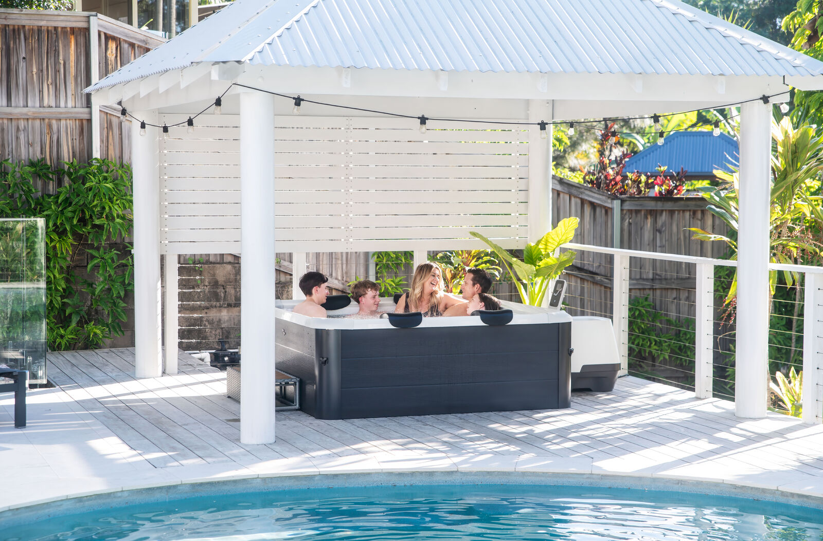 MSpa Whirlpool OSLO AERO PLUS 2026 XXL 180cm inkl. App, LED, 8 Hydromassagedüsen, 140 Luftdüsen