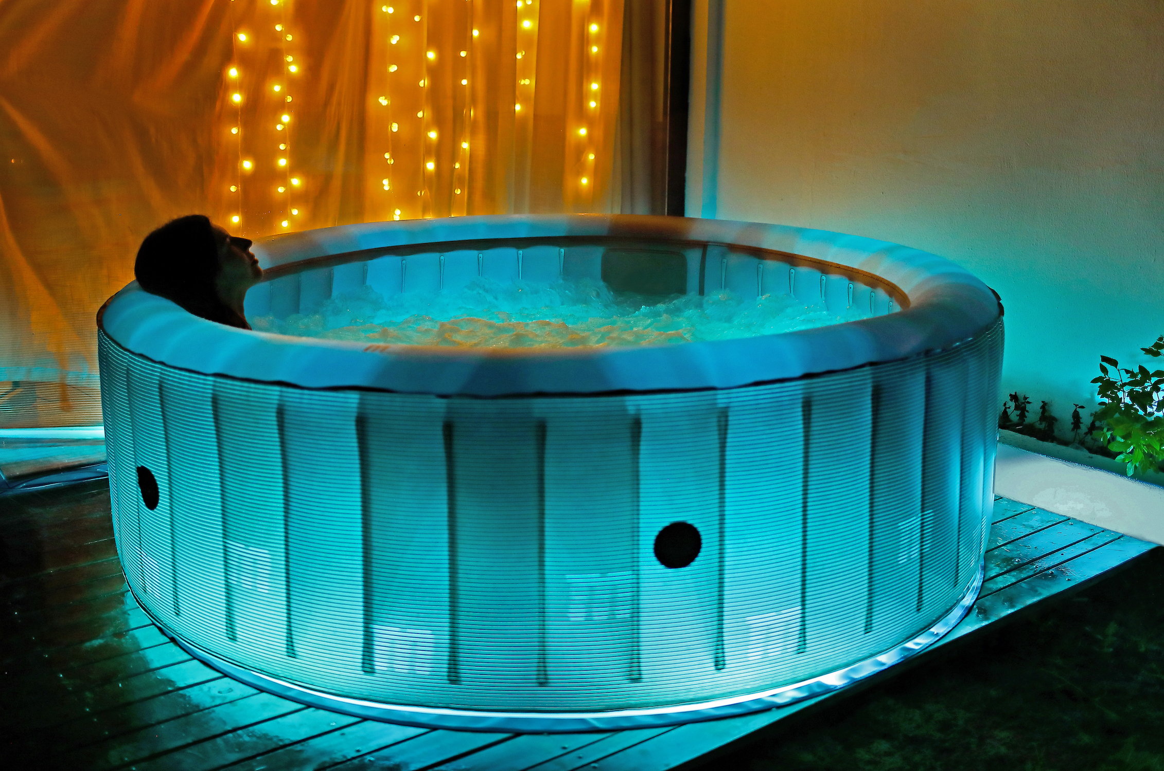 Aufblasbarer Whirlpool MSPA Starry neues Modell 2024 Outdoor Pool XXL 6 Personen LED