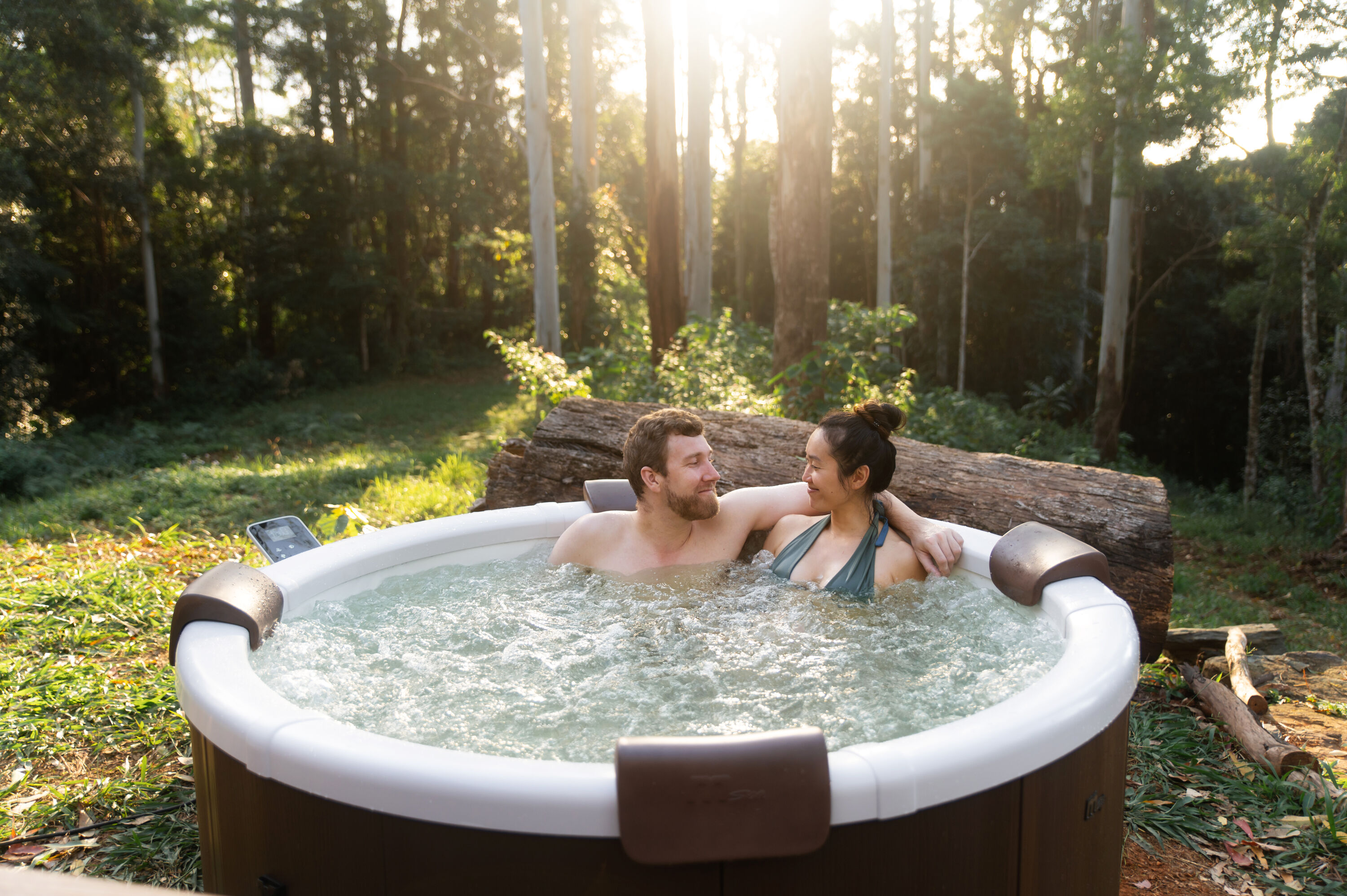 MSpa Whirlpool ROVA 2026 inkl. App, LED, 8 Hydromassagedüsen, 130 Luftdüsen