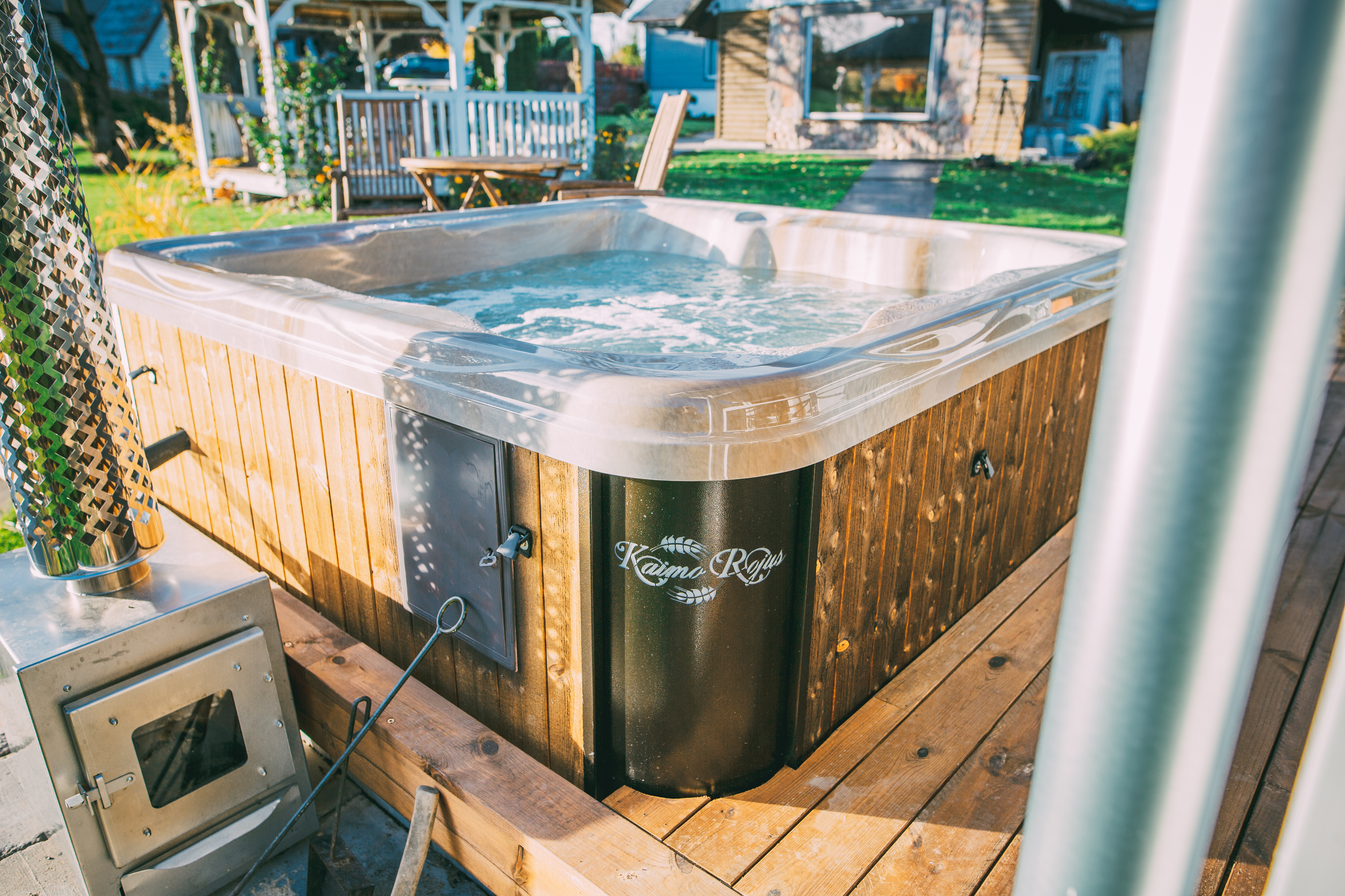 Hot Tub XXL Whirlpool mit Holzofen MINAVIDA MONACO Pool mit Ofen ökologisch Heizen inkl. LED, Hydromassagedüsen Massagefunktionen Thermoholz 6 Personen